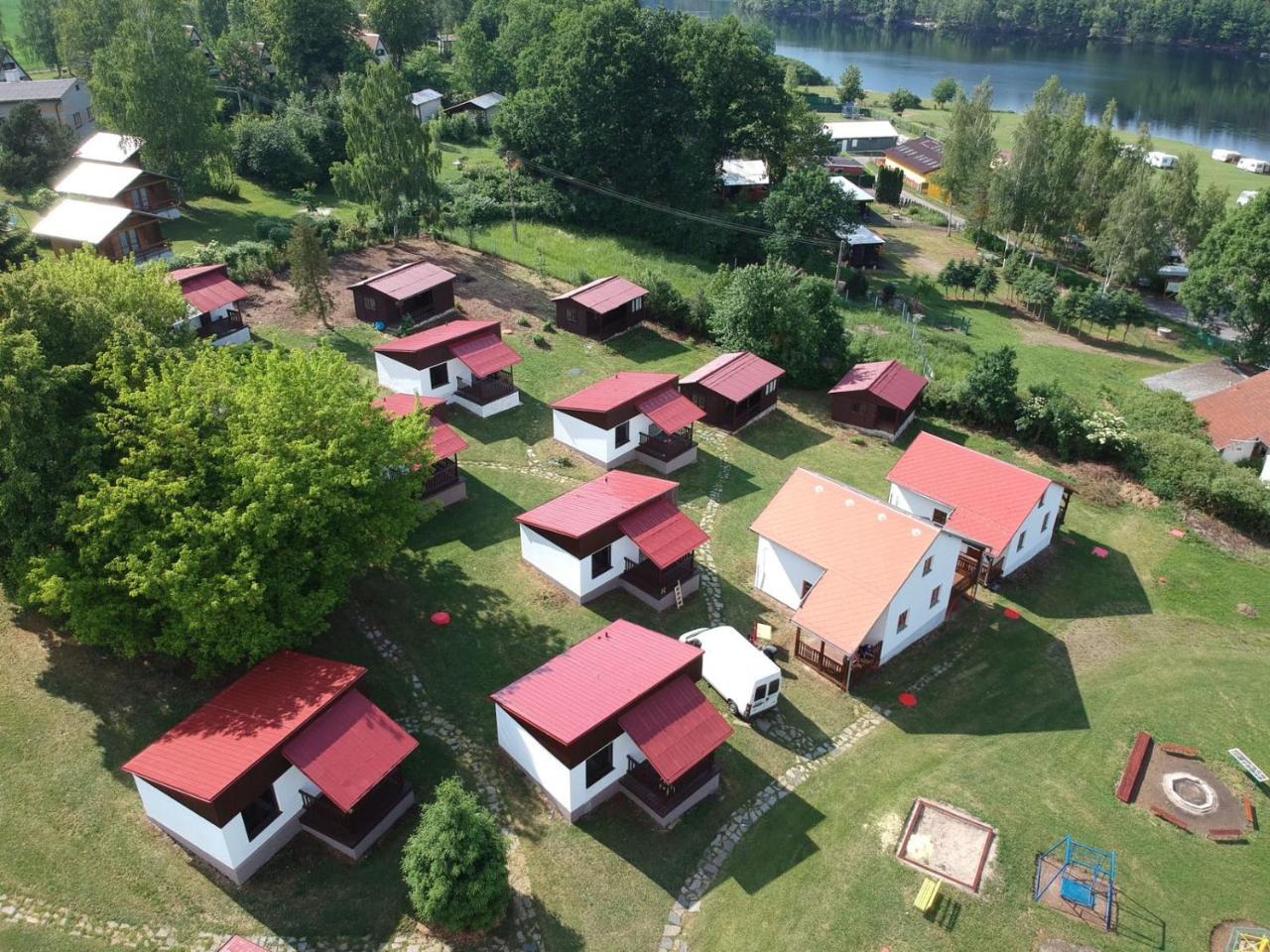 Chaty A Apartmany Hracholusky Kemp Kosatka Pnovany 外观 照片